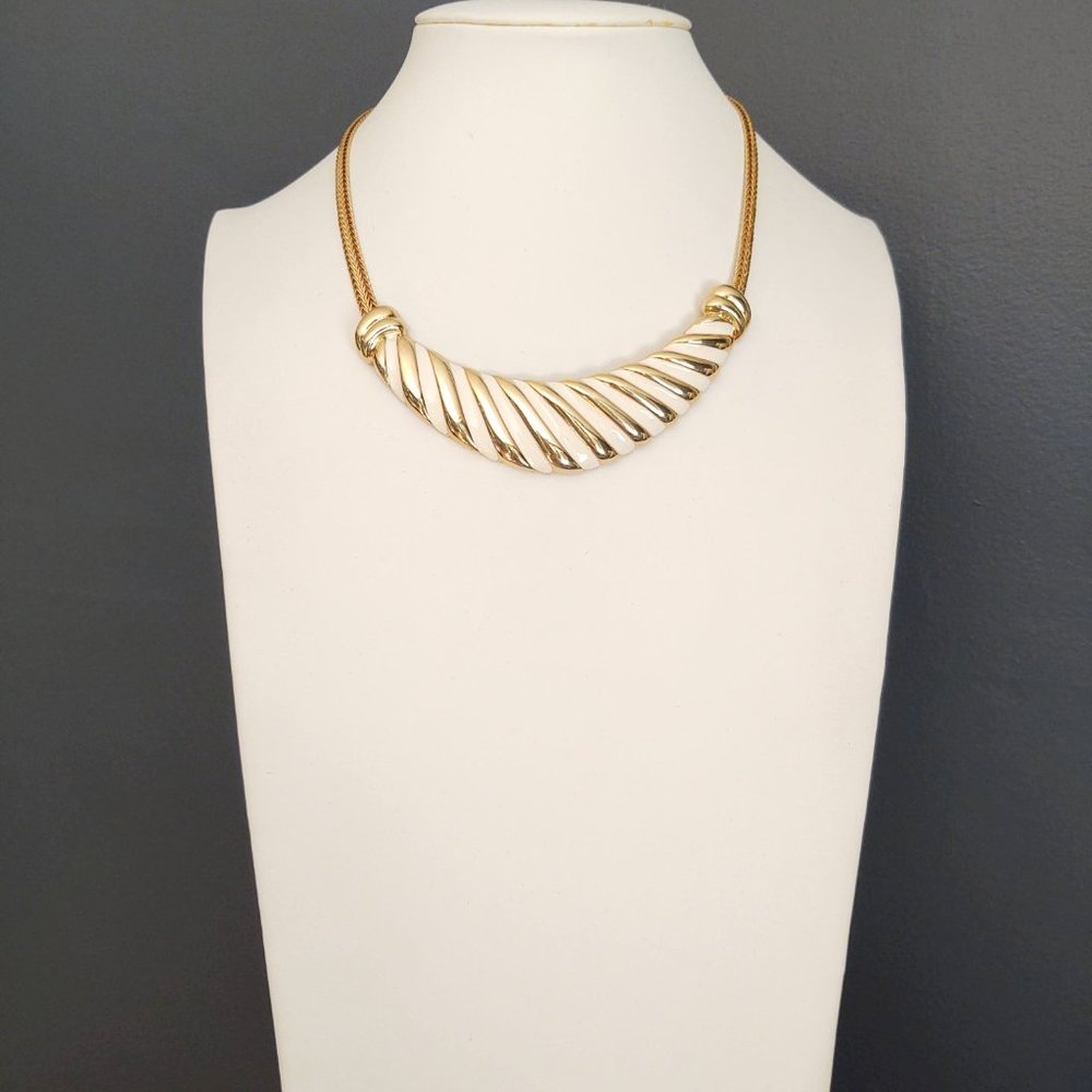 Vintage cream enamel and gold necklace - Picture 2 of 13